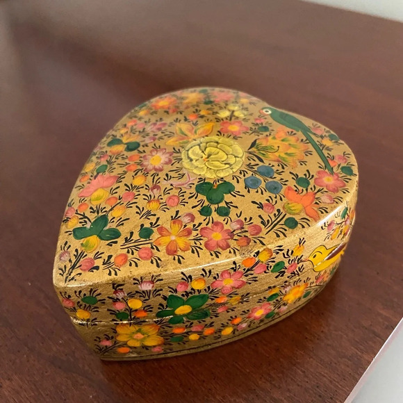 Vintage Hand Painted Lacquered Heart Shaped Wooden Trinket Box Kashmir India - Picture 8 of 11